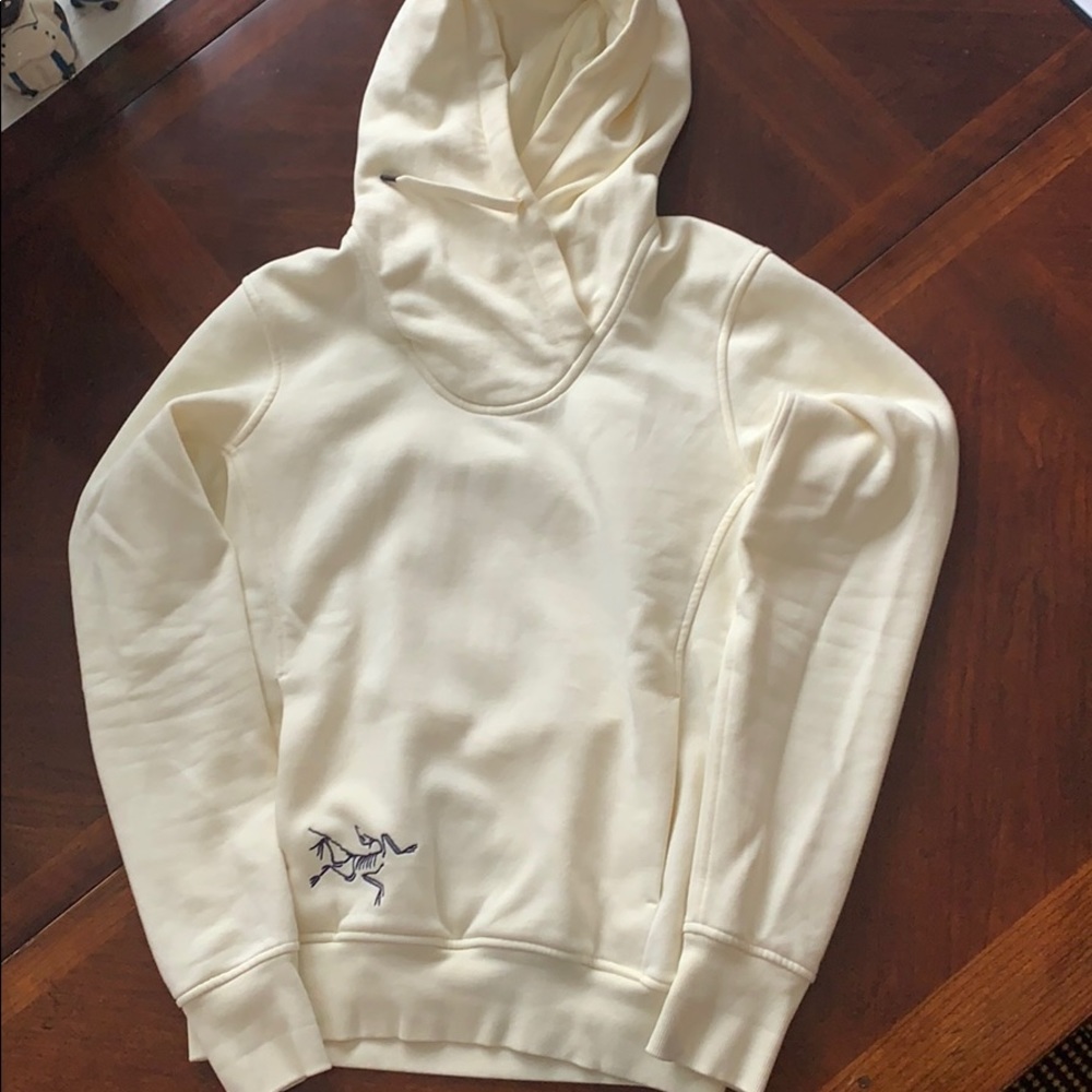 REPOSH* Arc’Teryx Cream Sweatshirt